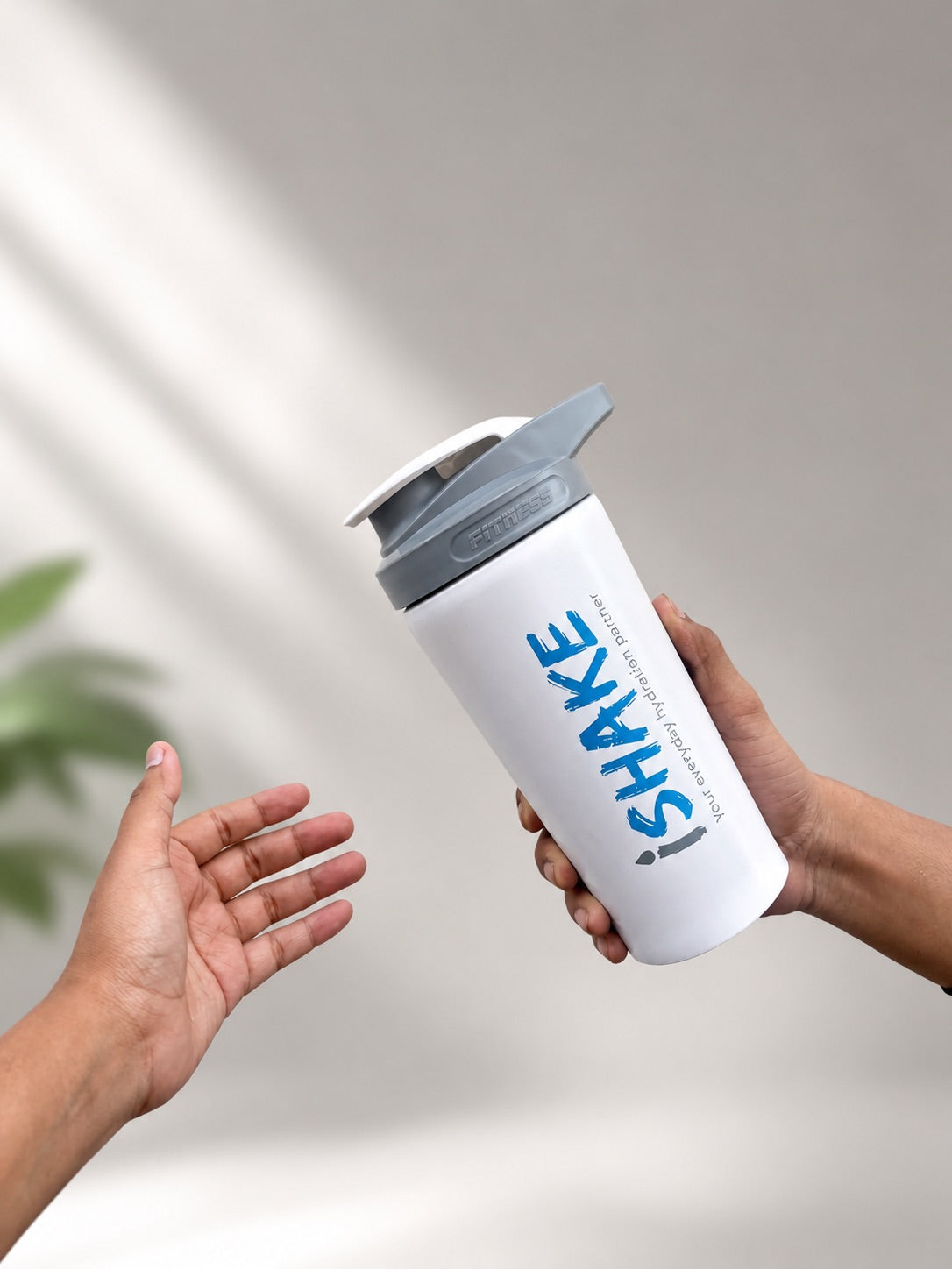 iShake Stainless Steel Gym Shaker 700ml - white Colour